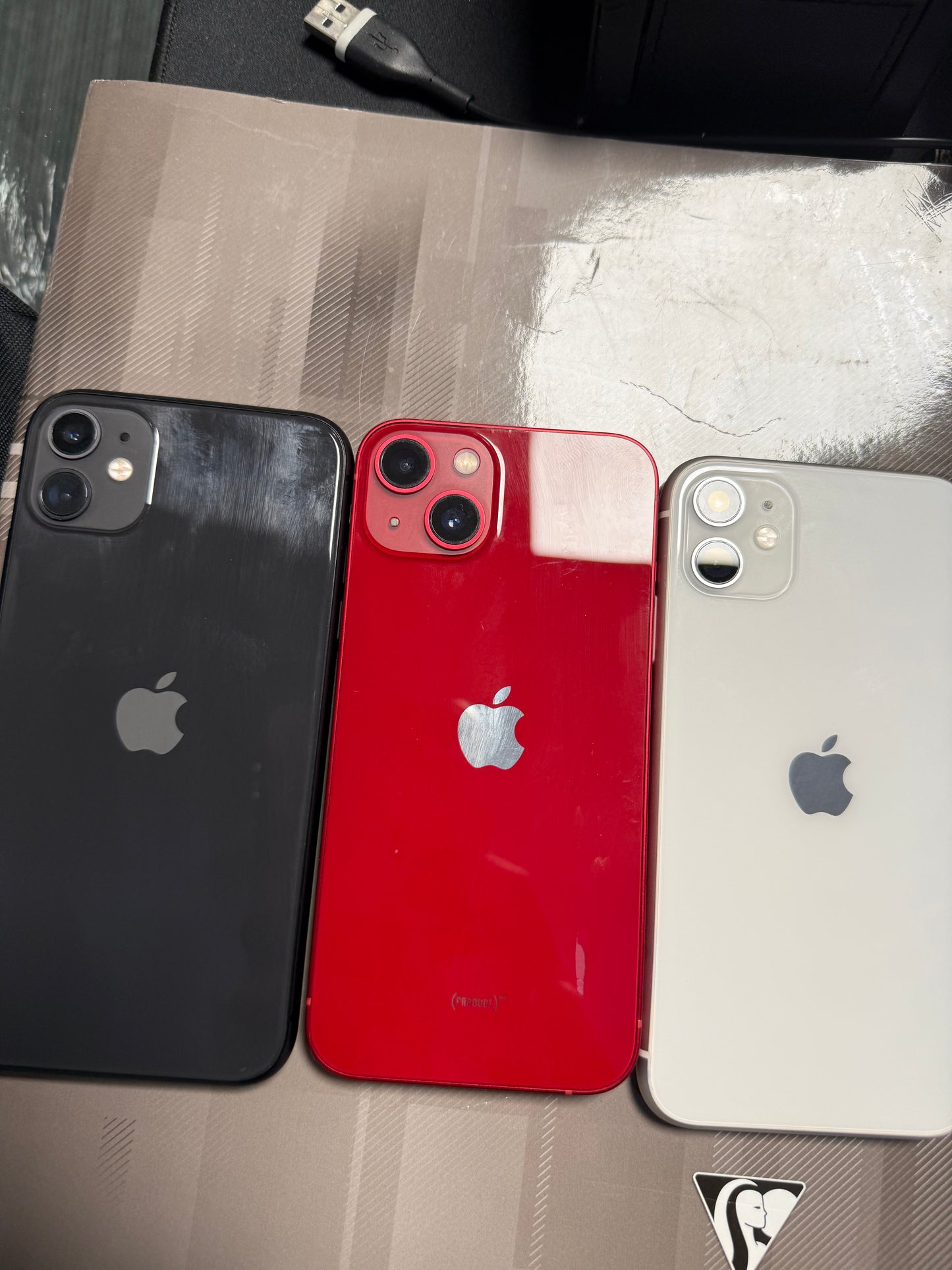 LOT iPhone 03/01